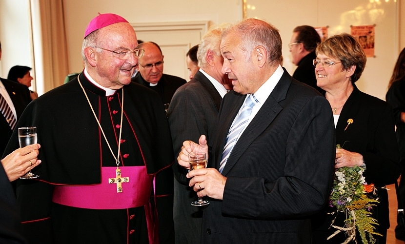Der Empfang, mit dem emeritierten Bischof Schraml bei der Verleihung der Goldenen Rose an Altötting.