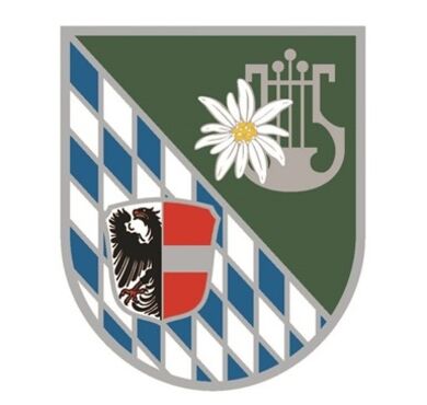 Ein Wappen mit den bayerischen Rauten und einem Musikinstrument.