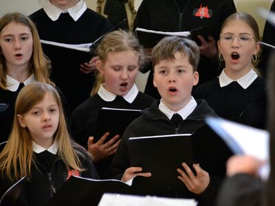 Bild_7_-_Musik_und_Wort_-_Atempause__AOE_Kapellsingknaben_und_Maedchenkantorei__6.04.2025 Bild_7_-_Musik_und_Wort_-_Atempause__AOE_Kapellsingknaben_und_Maedchenkantorei__6.04.2025
