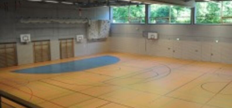 Dreifachsporthalle Altötting, Foto Stadt Altötting Innenraum Dreifachsporthalle Altötting