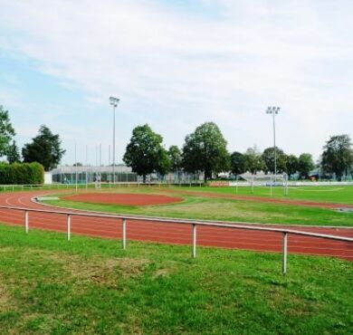 csm_ludwig-kellerer-stadion-sportplatz-altoetting-foto-stadt-2-385x370_502cd741c0