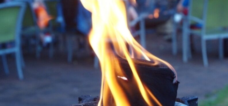 Caritashaus-St.Elisabeth-Altoetting-Feuerschale-Garten-Foto-Randl Hier sehen Sie eine Feuerschale im Garten vom Caritashaus St. Elisabeth