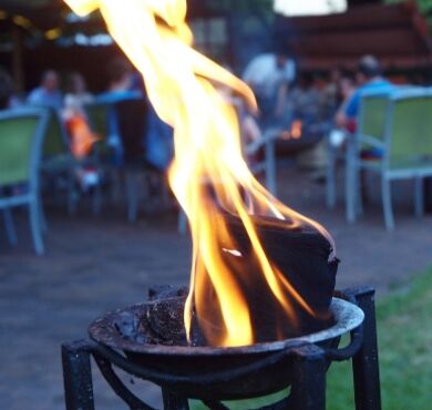 Hier sehen Sie eine Feuerschale im Garten vom Caritashaus St. Elisabeth