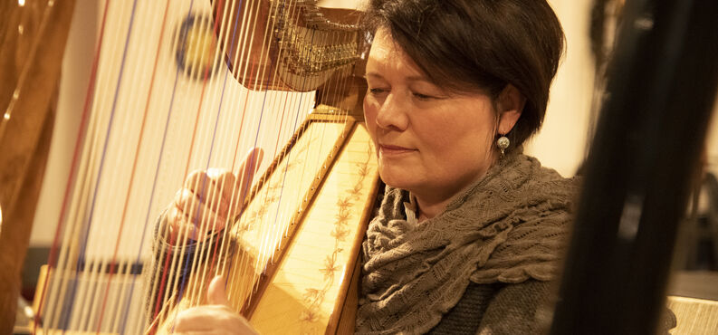 Altoettinger-Adventsingen-Harfenduo-Steiner-Schroll-Foto-Sabine-Brandstetter__3_ Altoettinger-Adventsingen-Harfenduo-Steiner-Schroll-Foto-Sabine-Brandstetter__3_