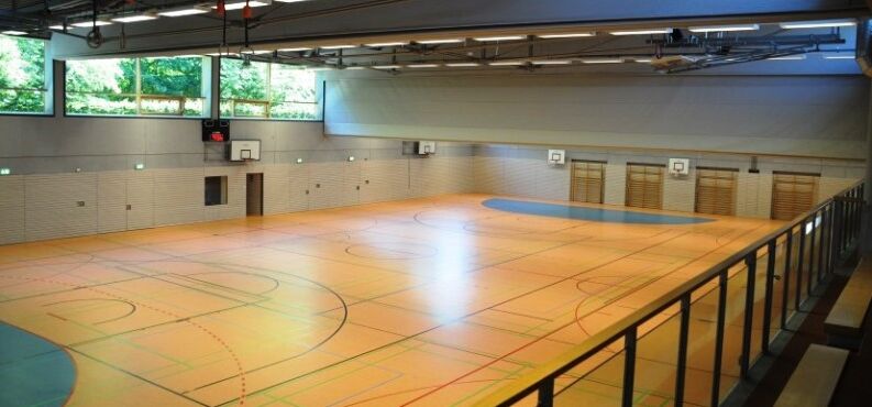 csm_dreifachsporthalle-altoetting-innenraum-foto-stadt-4-795x370_dfa90ecfaa csm_dreifachsporthalle-altoetting-innenraum-foto-stadt-4-795x370_dfa90ecfaa