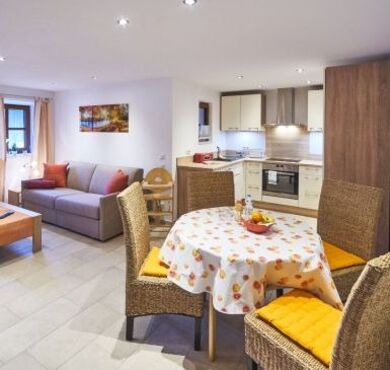 Essebereich, Küche und Wohnzimmer