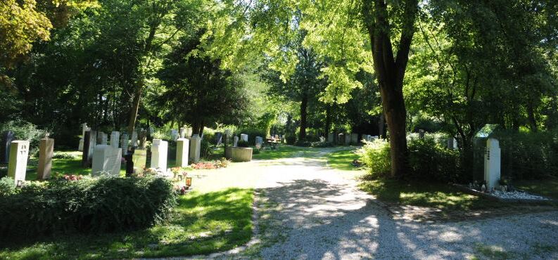 csm_parkfriedhof-altoetting-foto-stadt-3-795x370_7c02572bb4 csm_parkfriedhof-altoetting-foto-stadt-3-795x370_7c02572bb4