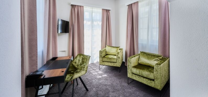 Hotel-Zur-Post-Sitzecke-Altoetting Sitzecke im Zimmer Hotel Zur Post Altötting