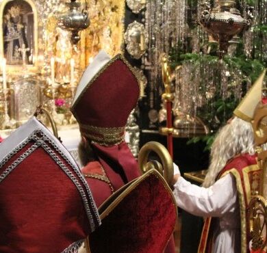 Nikoläuse in der Gnadenkapelle Altötting.