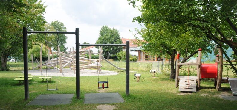 csm_spielplatz-altoetting-nikolaus-lenau-strasse-foto-stadt-795x370_386e6f1ae0