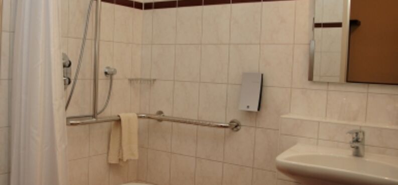 Caritashaus-St.Elisabeth-Altoetting-Bad-Foto-Randl Hier sehen Sie ein Bad im Caritashaus St. Elisabeth