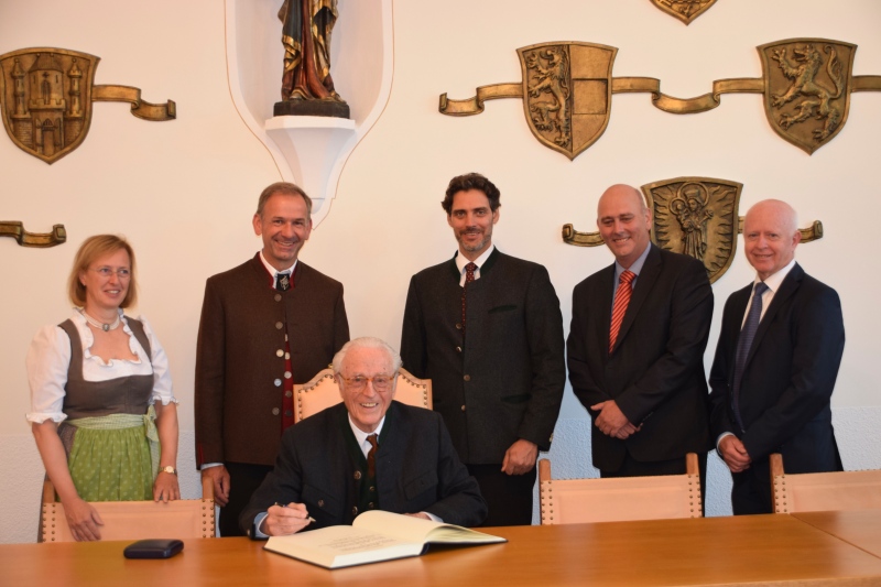 11-09-2021-Herzog-Franz-von-Bayern-Foto-Stadt-Altoetting-800x600 11-09-2021-Herzog-Franz-von-Bayern-Foto-Stadt-Altoetting-800x600