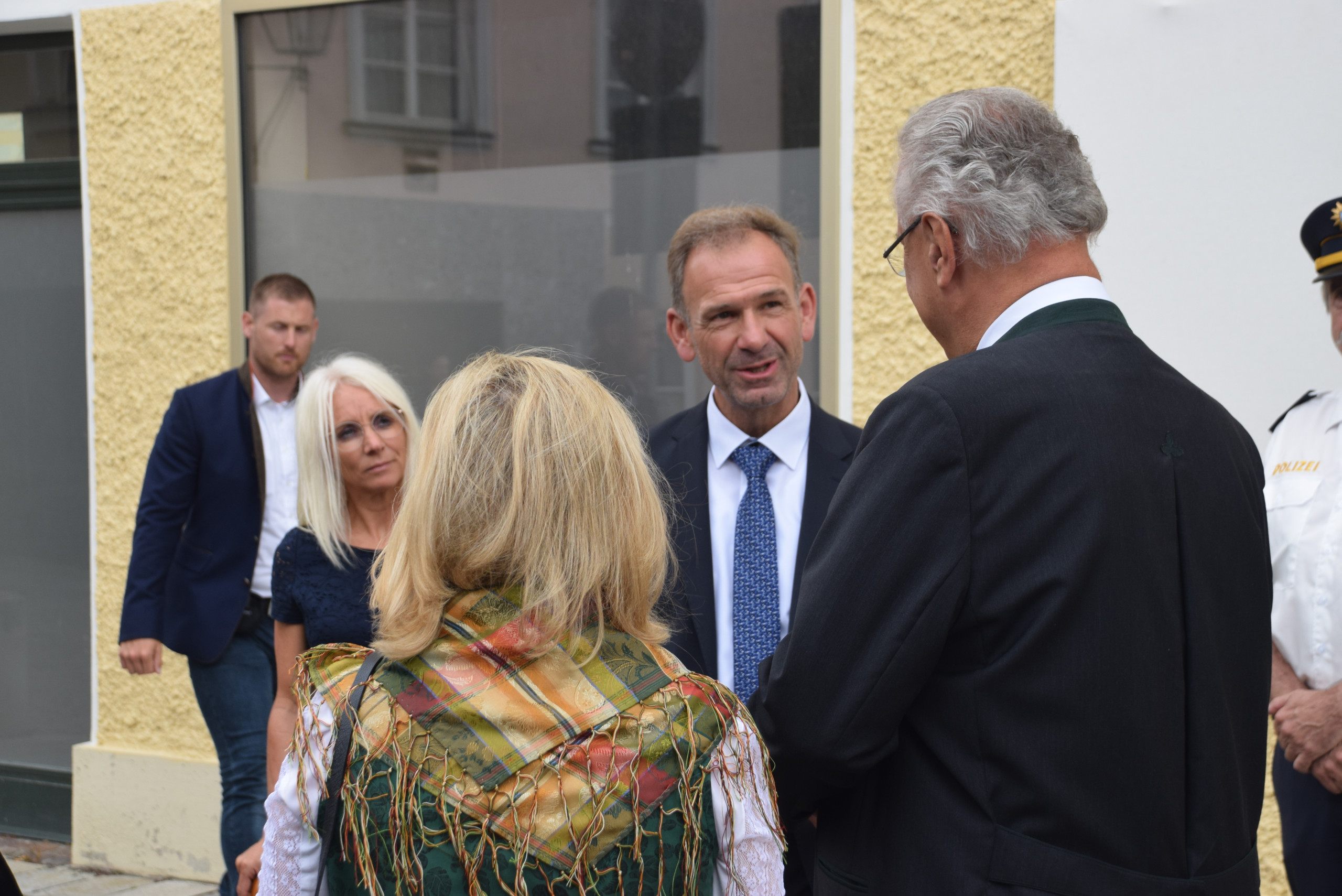 15-08-20-innenminister-herrmann-altoetting-patrozinium-begruessung3-buergermeister-stephan-antwerpen-foto-stadt-altoetting