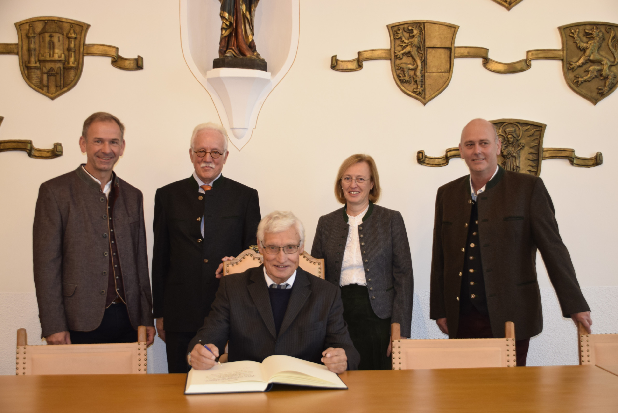 17-10-2021-Genossenschaft-der-katholischen-Edelleute-Prinz-Luitpold-von-Bayern-foto-stadt-altoetting-800x600