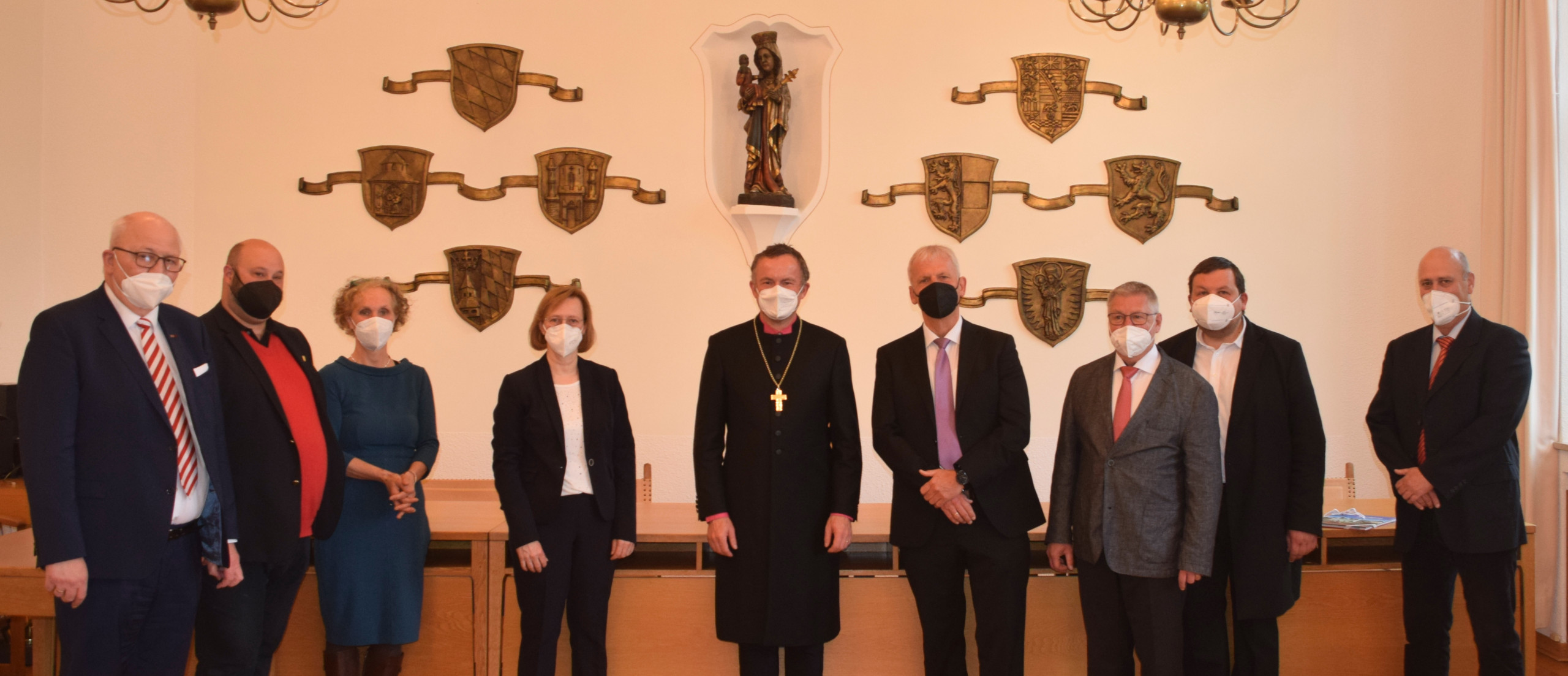 von links: Altbürgermeister Herbert Hofauer, Stadtrat Marco Keßler, stv. Vertrauensmann der evang.-luth. Kirchengemeinde Altötting, Claudia Lewien, Vertrauensfrau der evang.-luth. Kirchengemeinde Altötting, Zweite Bürgermeisterin Christine Burghart, Regionalbischof Christian Kopp, Dekan Peter Bertram, Pfarrer Dr. Diethard Buchstädt, Burghausen, Pfarrer Alexander Schmid, Burgkirchen, Dritter Bürgermeister Hubert Rothmayer von links: Altbürgermeister Herbert Hofauer, Stadtrat Marco Keßler, stv. Vertrauensmann der evang.-luth. Kirchengemeinde Altötting, Claudia Lewien, Vertrauensfrau der evang.-luth. Kirchengemeinde Altötting, Zweite Bürgermeisterin Christine Burghart, Regionalbischof Christian Kopp, Dekan Peter Bertram, Pfarrer Dr. Diethard Buchstädt, Burghausen, Pfarrer Alexander Schmid, Burgkirchen, Dritter Bürgermeister Hubert Rothmayer