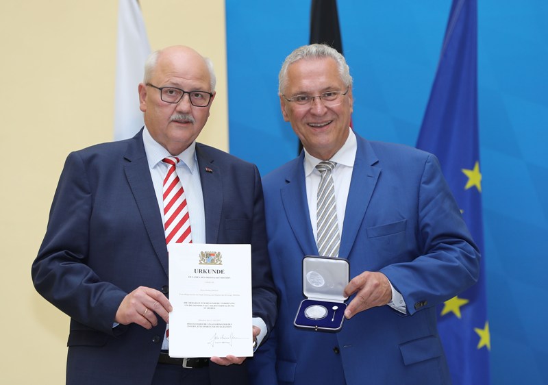 29-07-2019-Hofauer-Herbert-Medaille-fuer-besondere-Verdienste-um-die-kommunale-Selbstverwaltung-in-Silber-Foto-Innenministerium