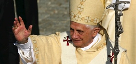 31-12-22-Papst-Benedikt-emeritus-2-275x235