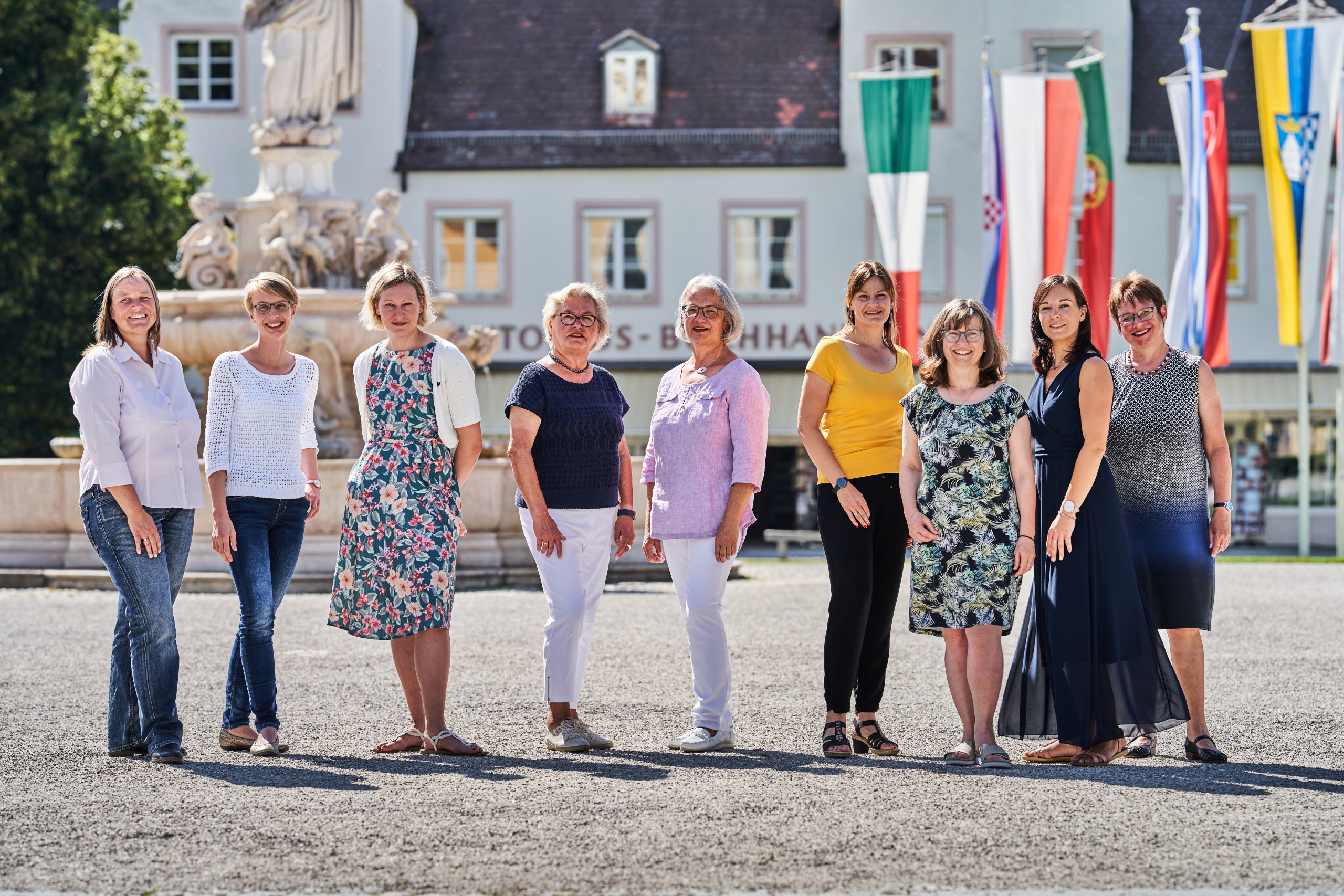 Bild-3-Mitarbeiter_Gruppenbild_2020-2-Foto-Tourismusbuero-Altoetting-DIRSCHLcom_01