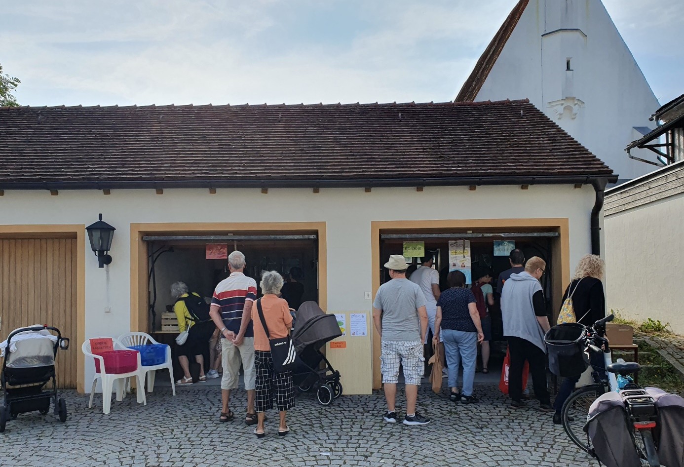 Garagenflohmarkt vor der Stadtbücherei Altötting