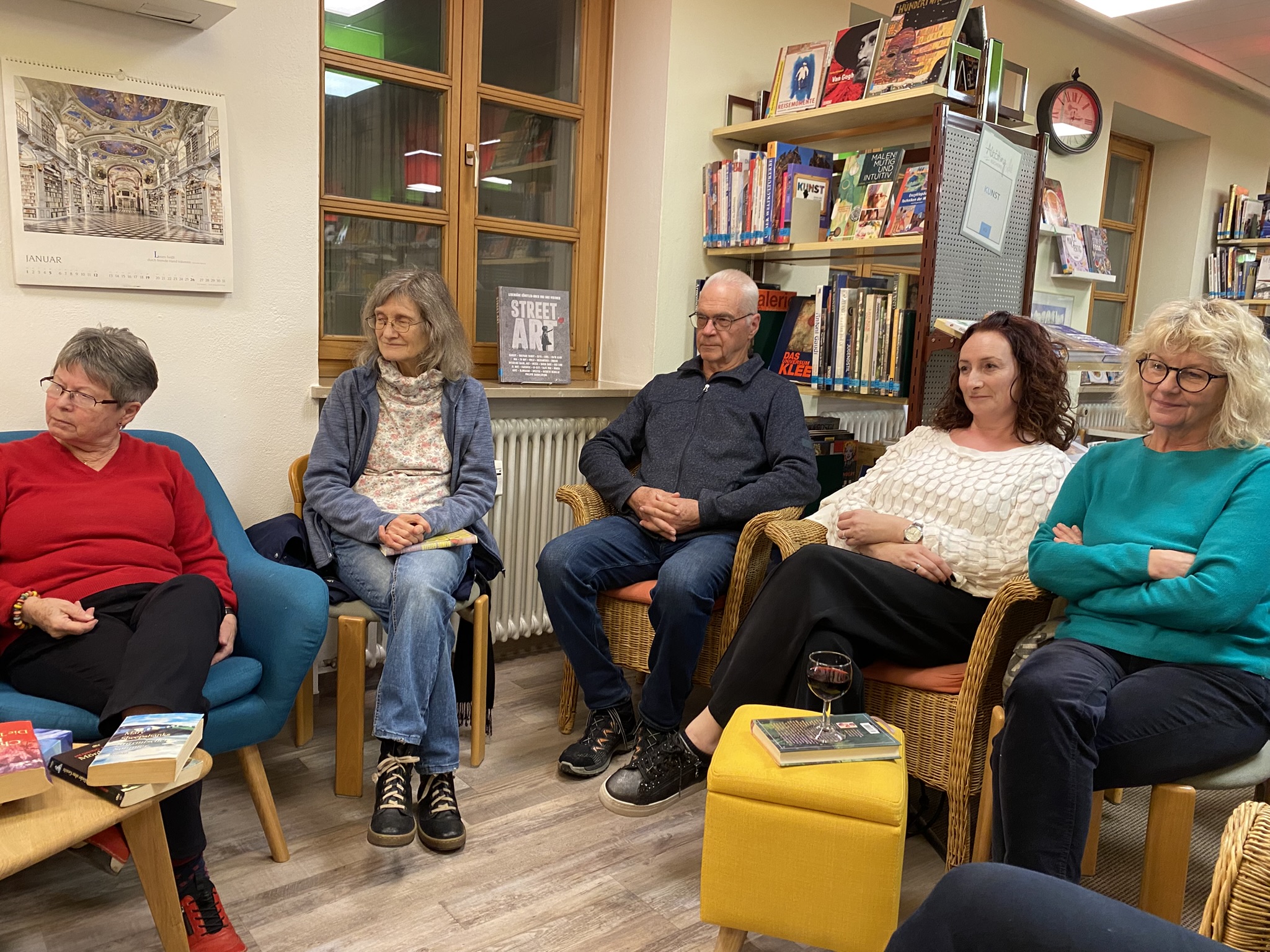 Bookcrosser-Treffen in der Stadtbücherei Altötting Foto: Stadtbücherei