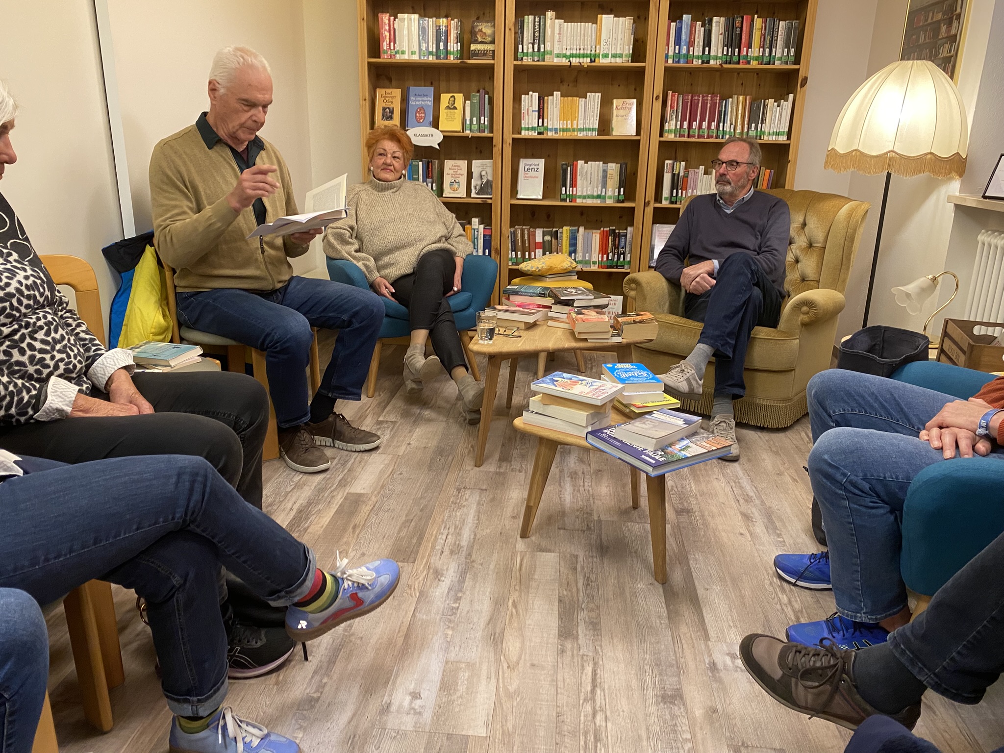Bookcrossertreffen in der Stadtbücherei Altötting Foto: Stadtdbücherei