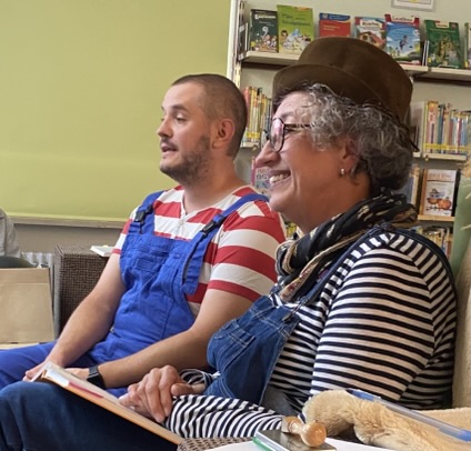 Reparaturcafé in der Vorlese3viertelstunde Stadtbücherei Altötting Foto: Wirnsberger