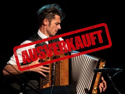 Der Südtiroler Musiker Herbert Pixner mit seiner Ziehharmonika.