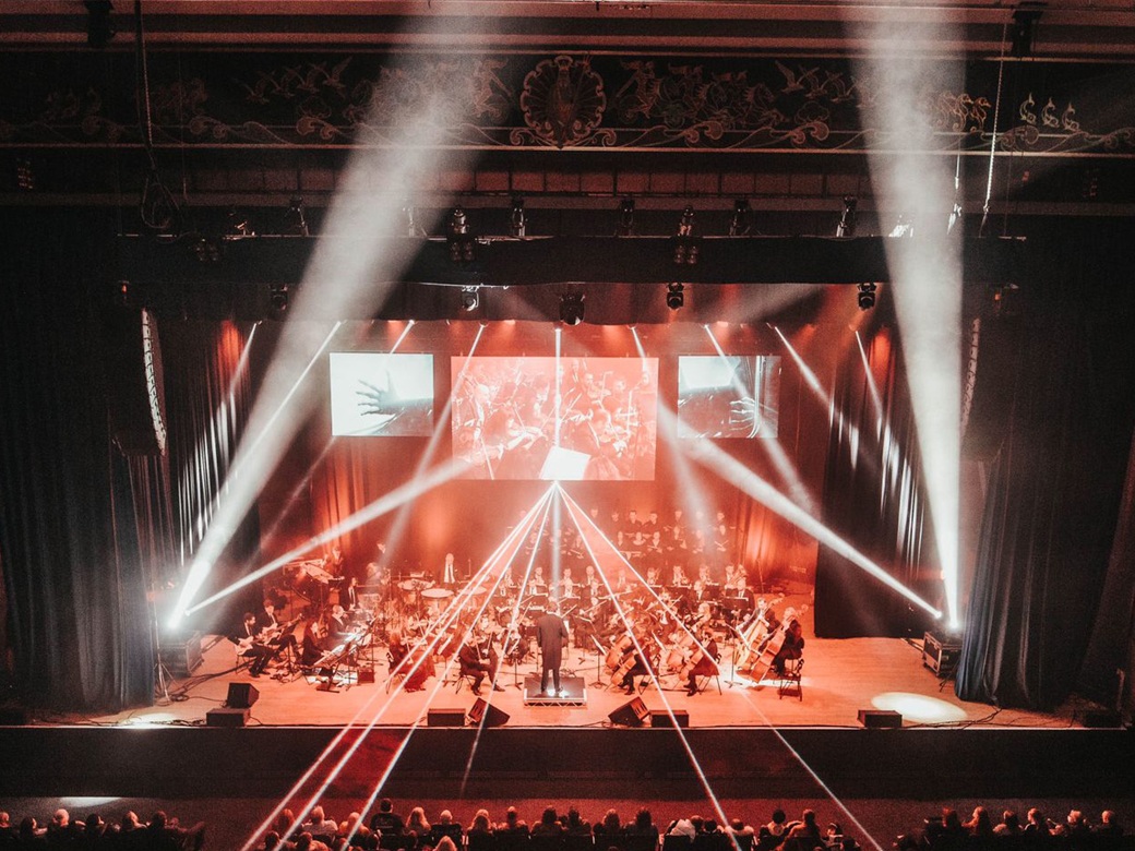 Harry Potter, Forum Altötting, Bild Star Entertainment Ein Orchester auf der Bühne.