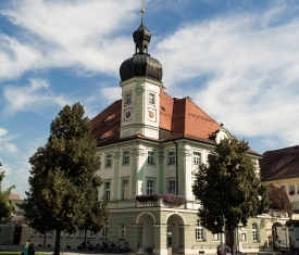 Pilgern-nach-Altoetting-Kapellplatz-Foto-Tourismusverband-Inn-Salzach__41_ Pilgern-nach-Altoetting-Kapellplatz-Foto-Tourismusverband-Inn-Salzach__41_