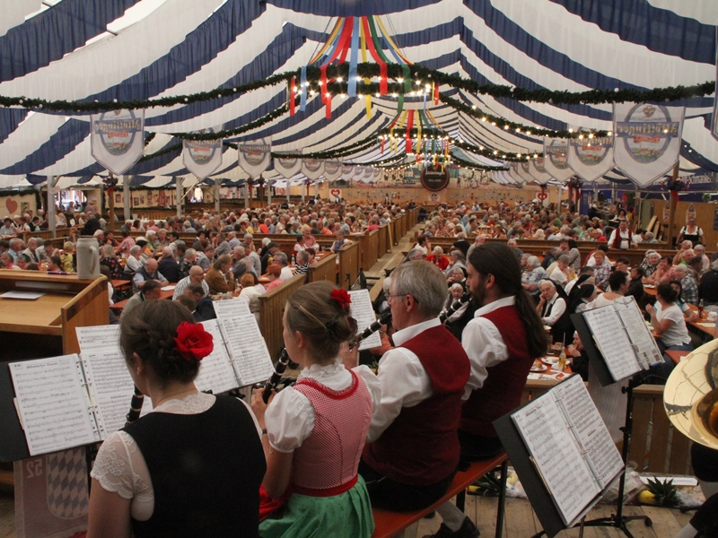 Stadt Altötting, Hofdult 2024, Festzelt, Foto: Hans Baumgartner