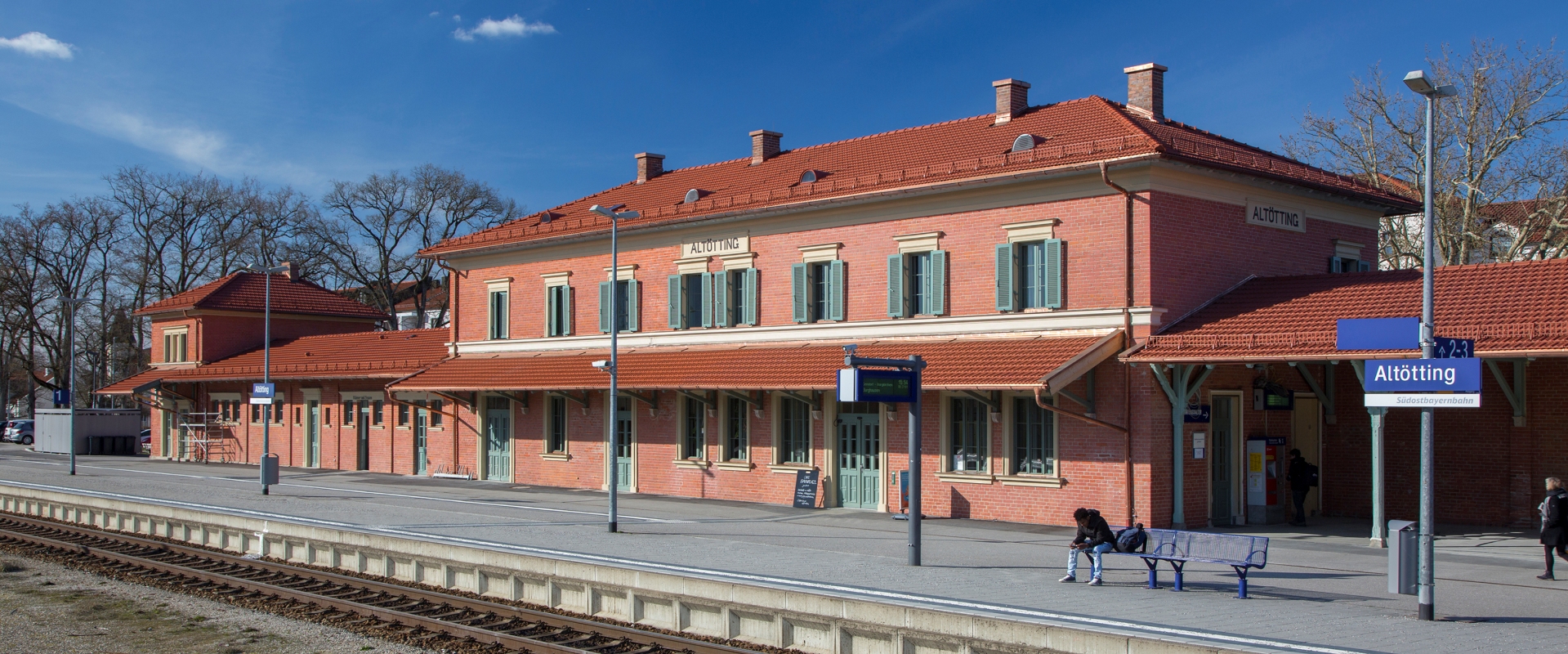 Hier sehen Sie den Altöttinger Bahnhof.
