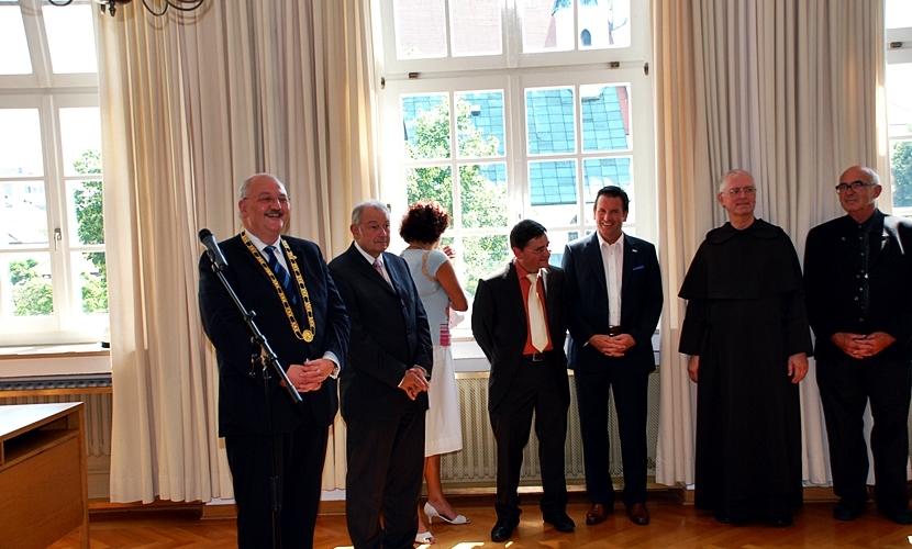 Innenminister Beckstein beim Empfang im Sitzungssaal.