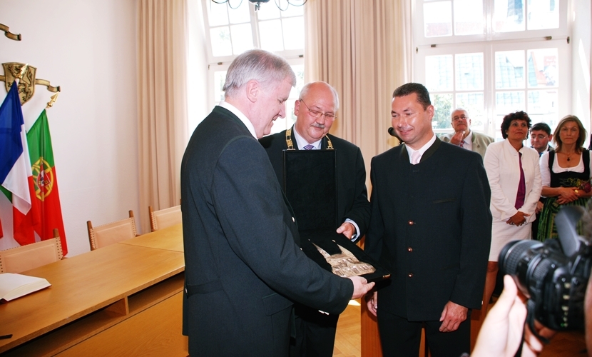 Empfang für Ministerpräsident Seehofer im Sitzungsaal im Rathaus.