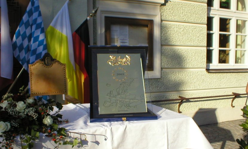 Ehrenplakete des Europarats aus dem Jahr 2003 für die Stadt Altötting.