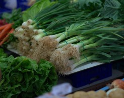 Warenangebot Gemüsestand Wochenmarkt Altötting