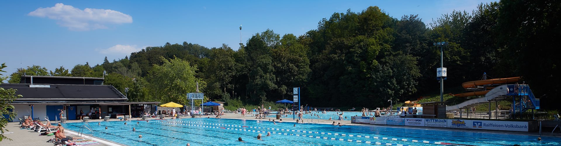 Becken und Rutsche des Freibad St. Georgen in Altötting