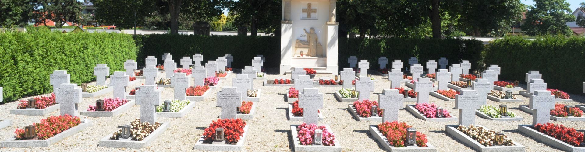 Gräber im Friedhof B in Altötting.