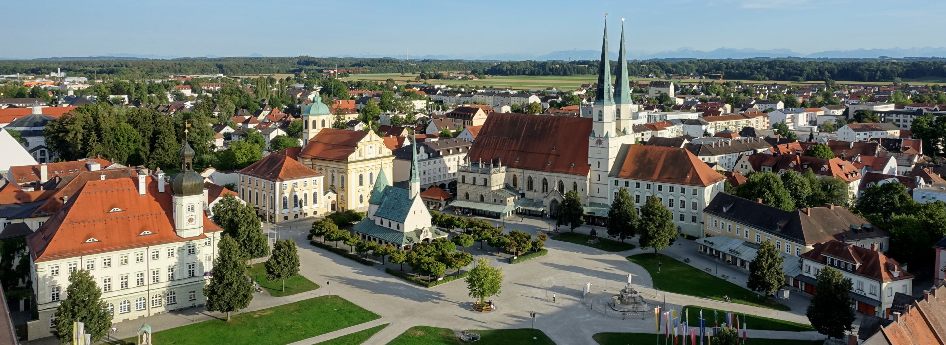 Luftaufnahme vom Altöttinger Kapellplatz.