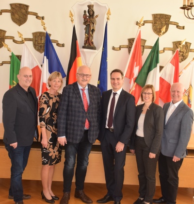 Stiftungsrat der Bürgerstiftung Stadt Altötting, Foto: Stadt Die Mitglieder des Stiftungsrates der Bürgerstiftung Stadt Altötting, Foto: Stadt