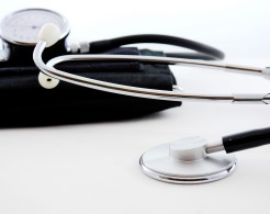 Ein Stetoskop als Sinnbild für das Thema Medizinische Versorgung. 