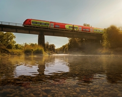 Stadt Altötting, Wasserstoffzug, Brücke, Foto: DB Südostbayernbahn 