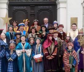 Sternsingeraussendung durch Ersten Bürgermeister Herbert Hofauer im Altöttinger Rathaus, Foto: G.Hofauer Gruppenbild Sternsingeraussendung durch Ersten Bürgermeister Herbert Hofauer im Altöttinger Rathaus, Foto: G.Hofauer