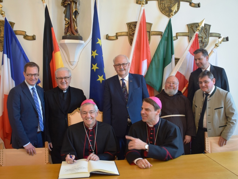 01-05-2019-Erzbischof-Dr-Schick-Foto-Stadt-800x600