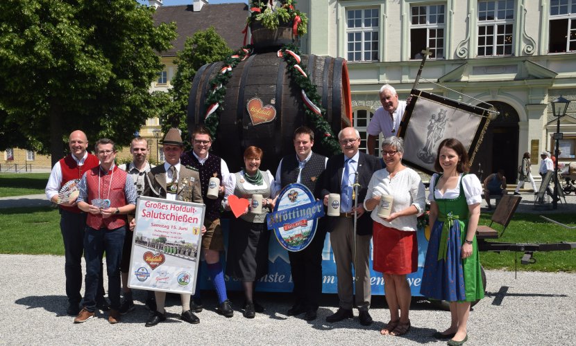 Hofdult Altötting, Pressekonferenz, Foto: Stadt Altötting Hofdult Altötting, Pressekonferenz, Gruppenbild nach der Pressekonferenz, Foto: Stadt Altötting