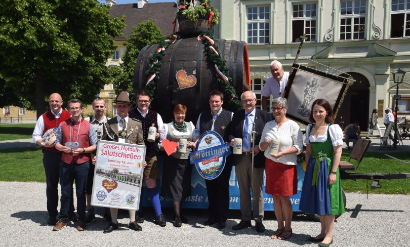 Hofdult Altötting, Pressekonferenz, Gruppenbild nach der Pressekonferenz, Foto: Stadt Altötting