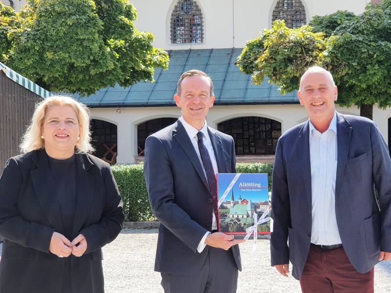 06-09-2021-Dr-Wissing-Generalsekretaer-Foto-Stadt-Altoetting-800x600