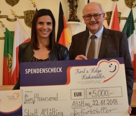 Spendenübergabe Bürger helfen Bürgern durch Frau Höcketstaller, Foto: Stadt Spendenübergabe Bürger helfen Bürgern durch Frau Höcketstaller, Foto: Stadt