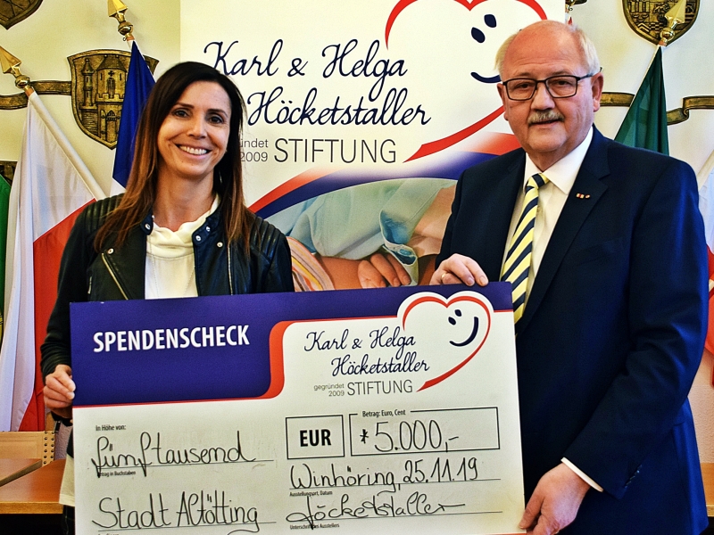 Spendenuebergabe Hoecketstaller, Stadt