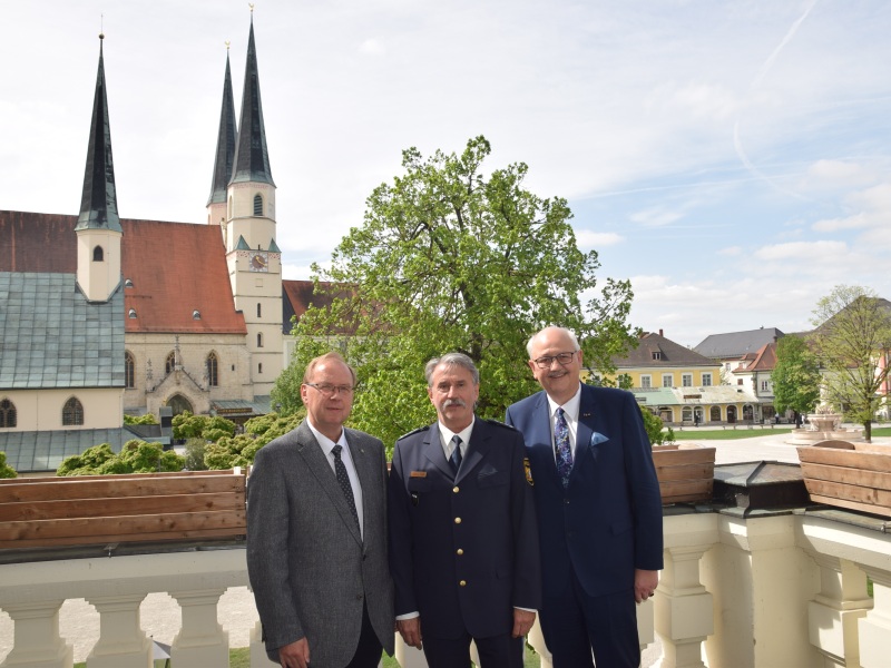 26-04-2019-Amtseinfuehrung-und-Uebergabe-Niess-Schneider-800x600-Foto-Stadt