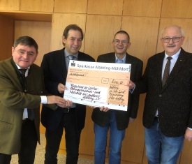 Bürgerstiftung Stadt Altötting, Spendenübergabe, Foto: Hölzlwimmer, ANA Spendenübergabe Bürgerstiftung Stadt Altötting im Landratsamt